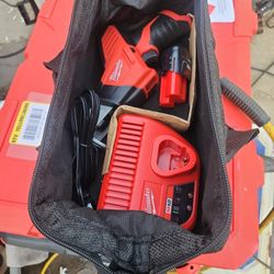 Rated
Milwaukee
M12 12V Lithium-Ion HACKZALL Cordless Reciprocating Saw Kit with One 1.5Ah Battery, Charger and Tool Bag STORE PRICE $149