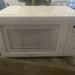 Magic Chef Small Microwave Good Condition 