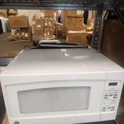 Ge 2.0 Countertop Microwave White 