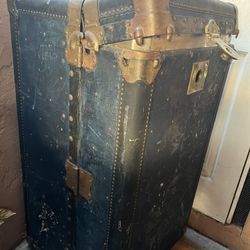 ANTIGUE HARTMANN cushion Top WARDROBE TRUNK