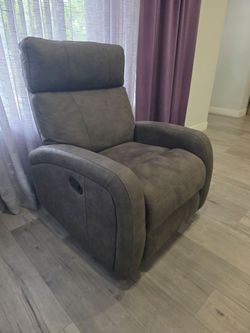 Comfortable Recliner Chair - Excellent Condition