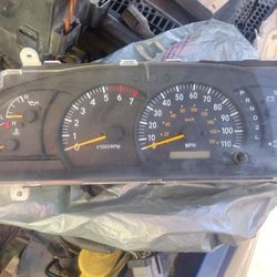 2004 Toyota Tundra Dashboard Speedometer.