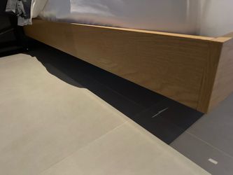 Basi Oak Platform Bedframe - King - new