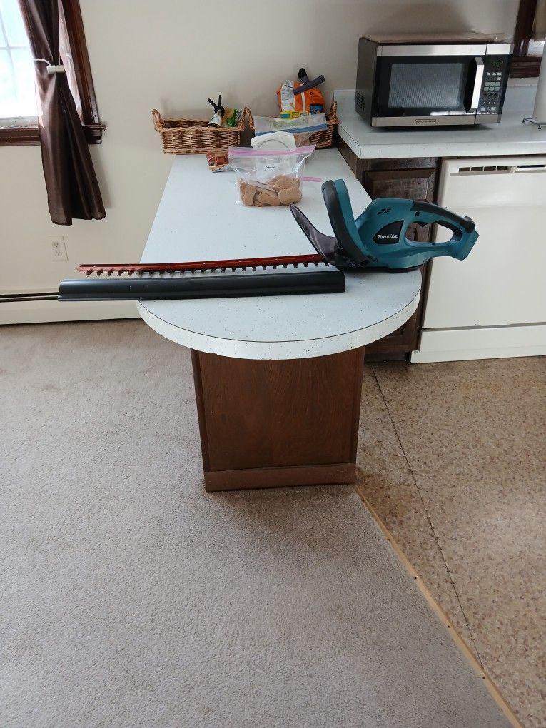 Marital Hedge Trimmer