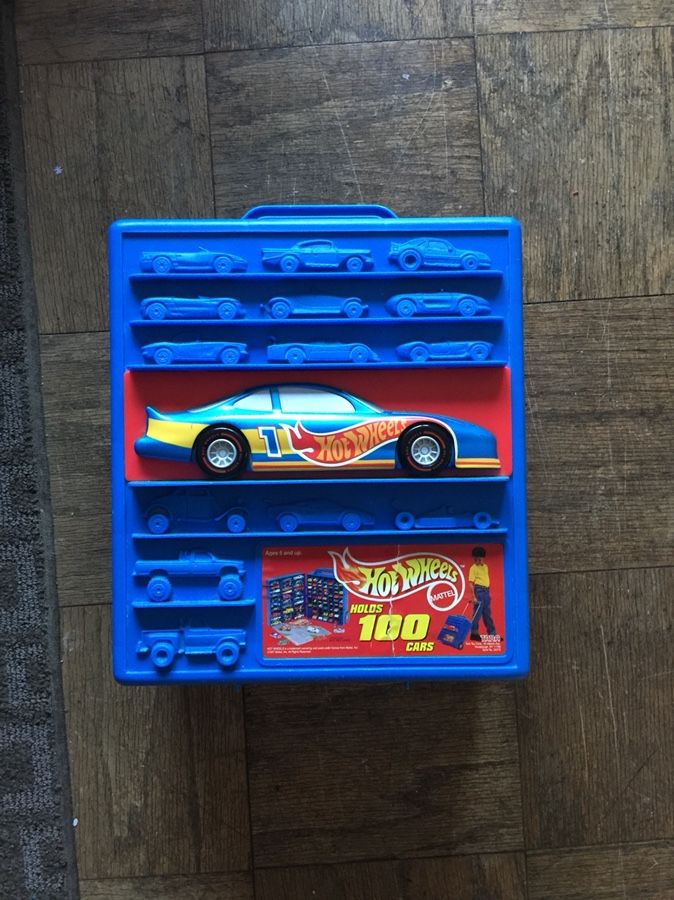 Hot wheels rolling suitcase with 100+ cars