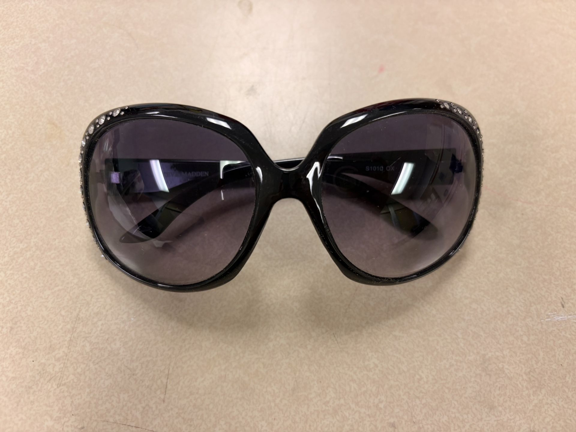 Steve Madden Women’s oversized Lens Sunglasses
