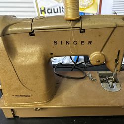 Vintage Singer Sowing Machine
