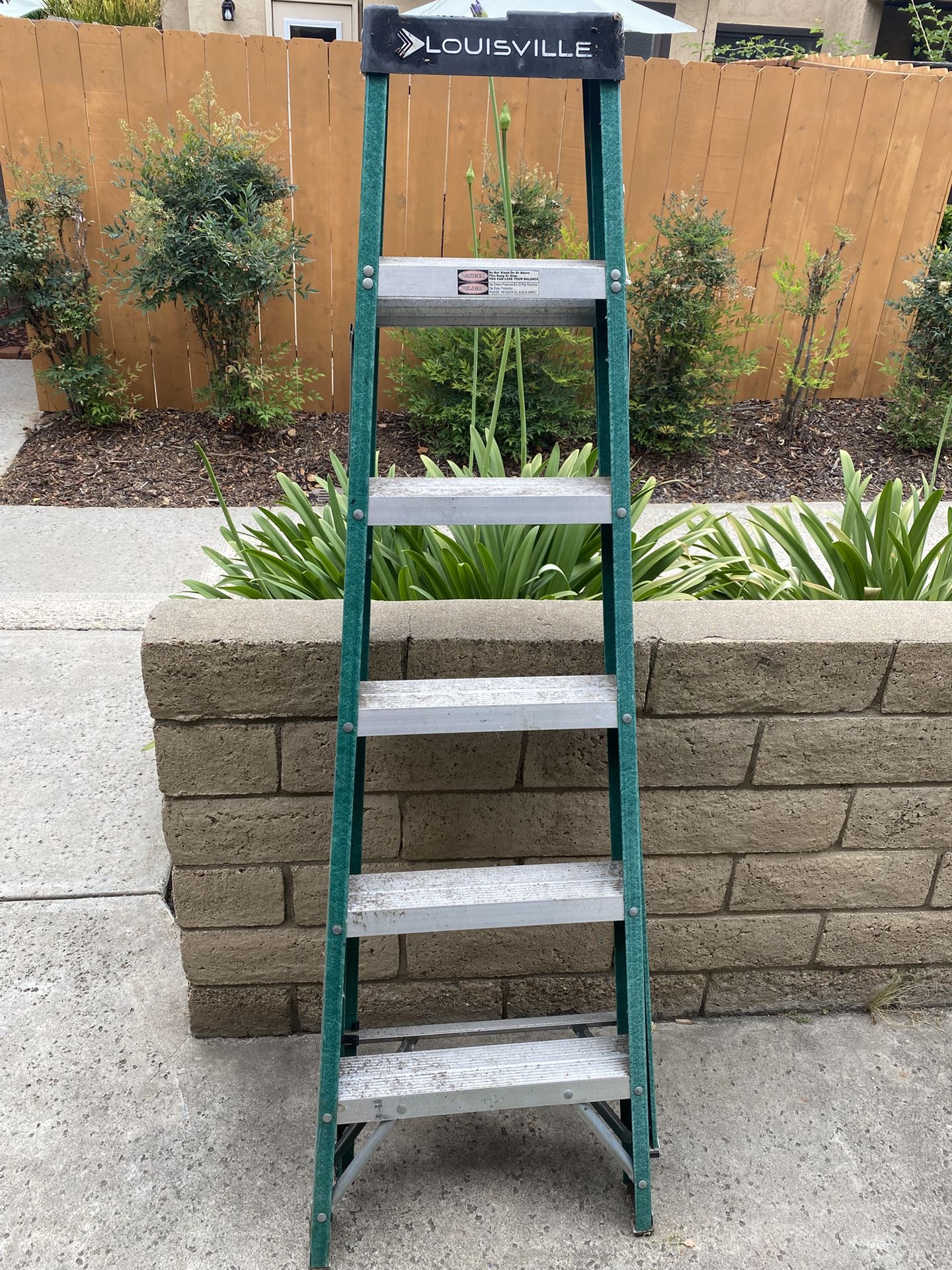 Louisville 6ft Fiberglass Ladder