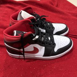 Jordan 1 Gym red black and white mid’s Size 12