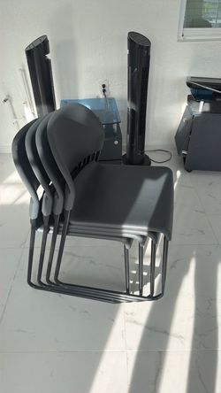 Lote de 4 sillas plásticas