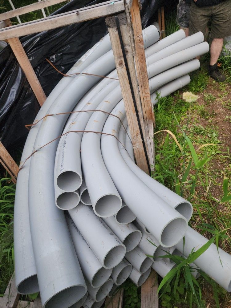 NEW- 4" 90 degree bend 60" radius PVC