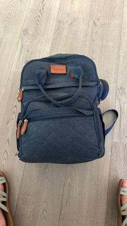 Compact baby bag have lot of divider