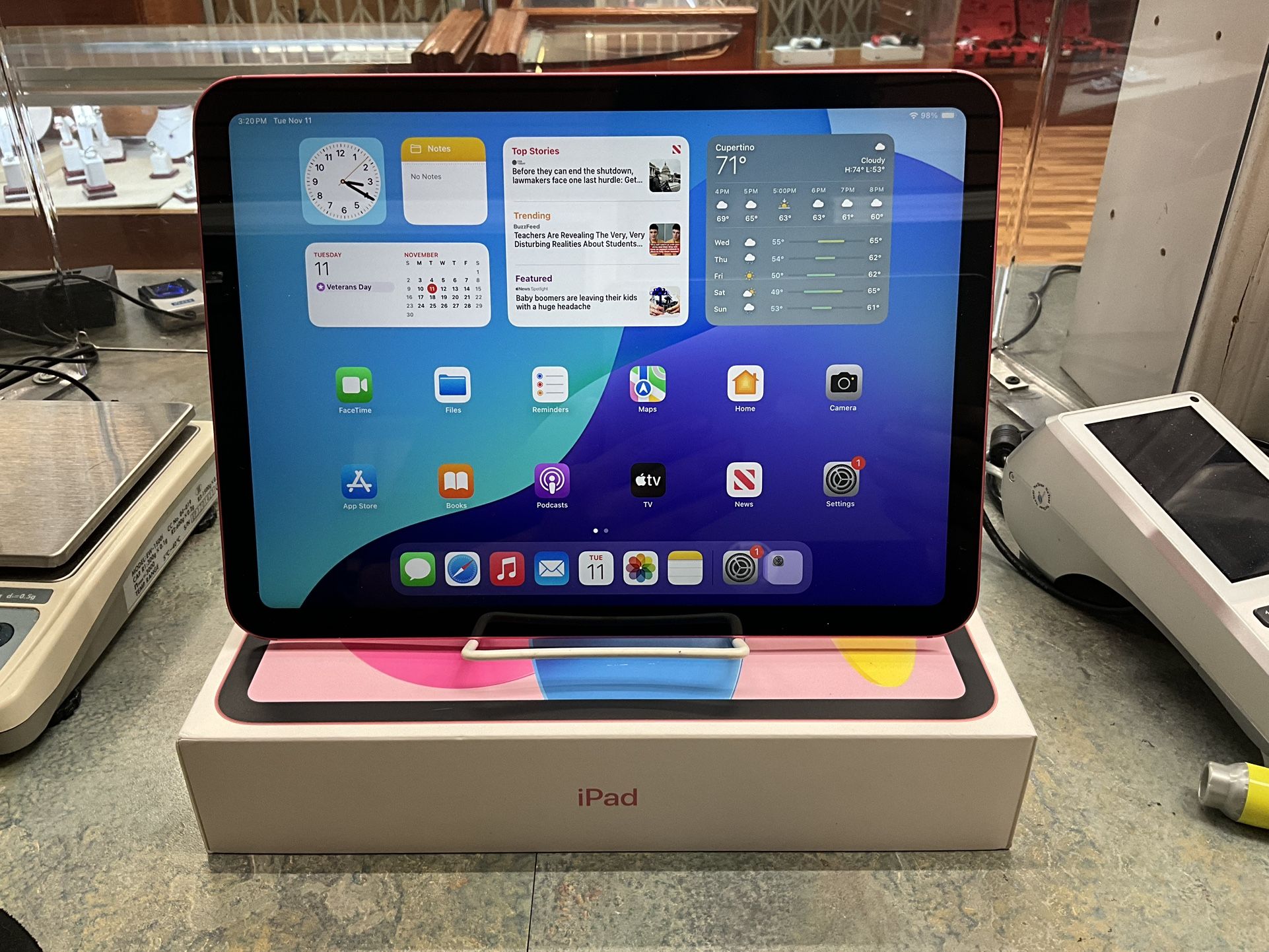 Apple iPad A16 128GB WiFi & Cellular Tablet W/ Original Box & Charger 