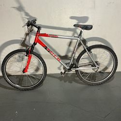 BICYCLE TREK 21 SPEED SIZE 26 BRAND NEW