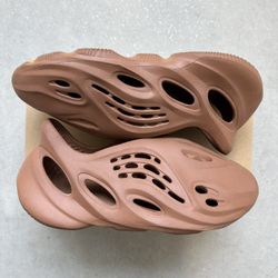 Adidas Yeezy Foam Runner Clay Red