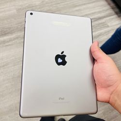 iPad 6th Gen 32gb WiFi