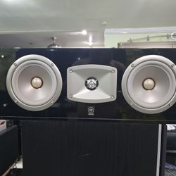 Yamaha C444 250 watts peak 150 RMS Center Speaker. Piano Black, excellent condition perfect working, very nice sound will test before you buy 
