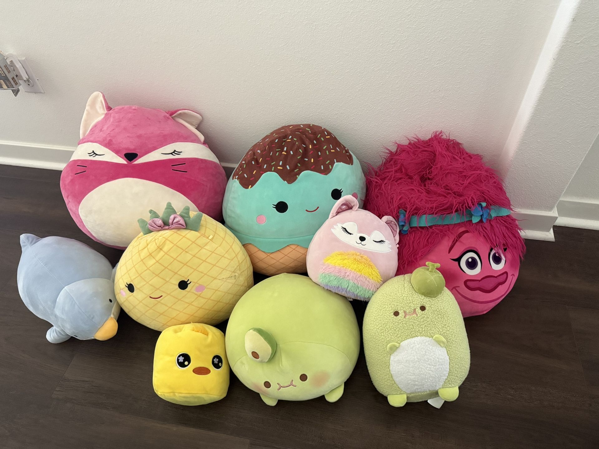 Plushies/Squishmallows
