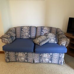 Free Blue And Floral Love Seat 