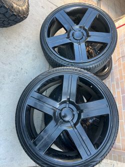 Rims 26 Chevy Silverado $750  3 tires good 1 tire no good 295 30 26