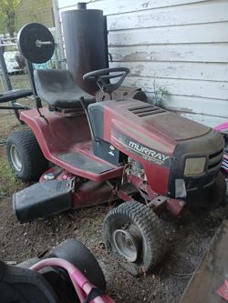 Riding lawnmower