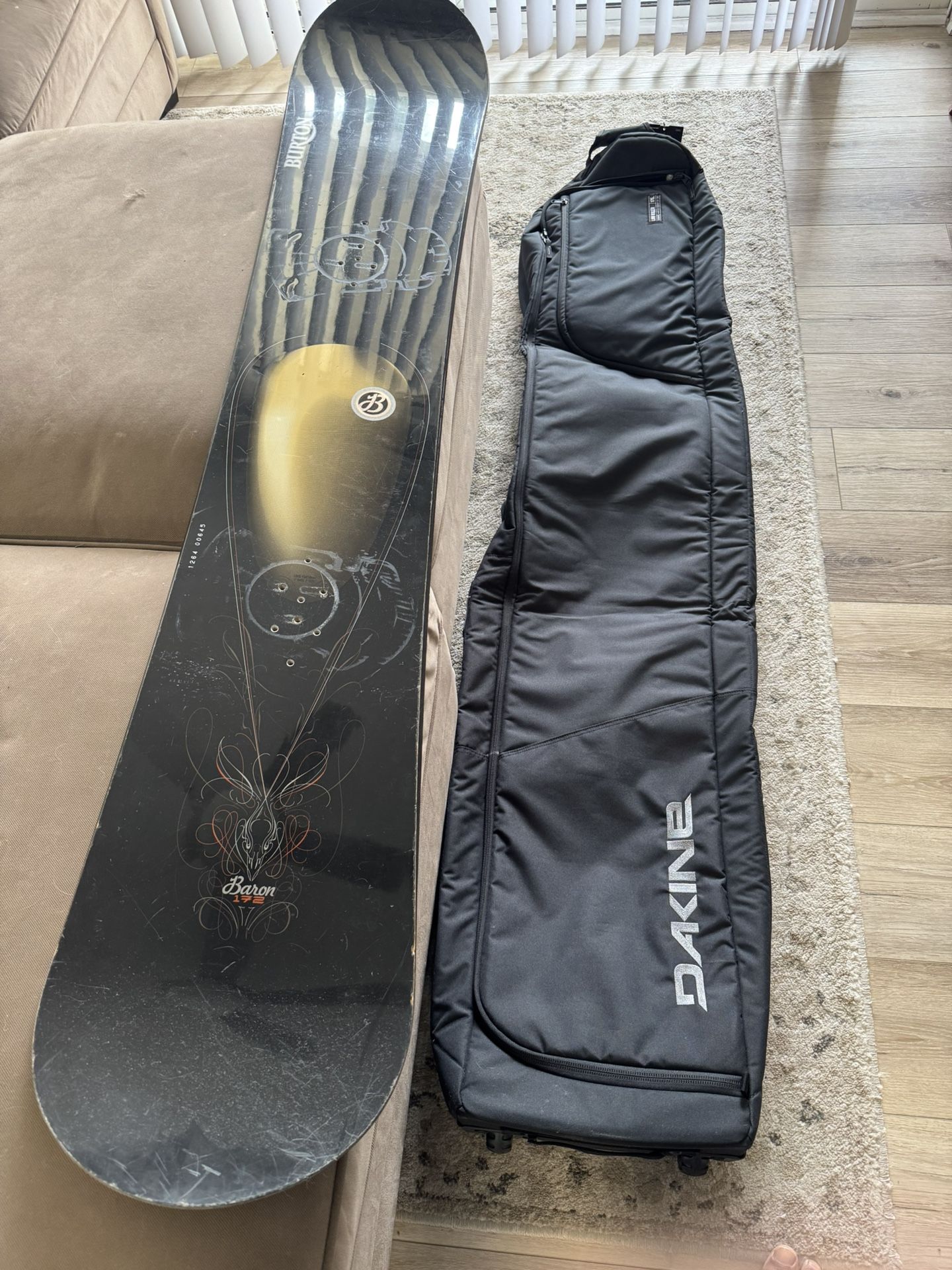 Burton 172 Snowboard w/ Dakine 175 Roller Bag