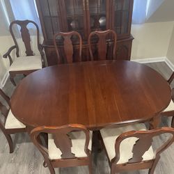 Dining Room Set With Hutch 