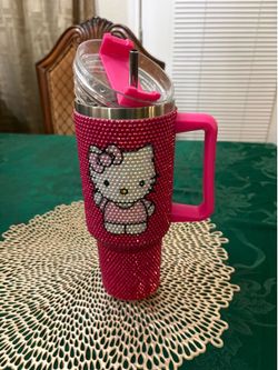 Hello Kitty Tumbler .  Slightly Broken on lid.