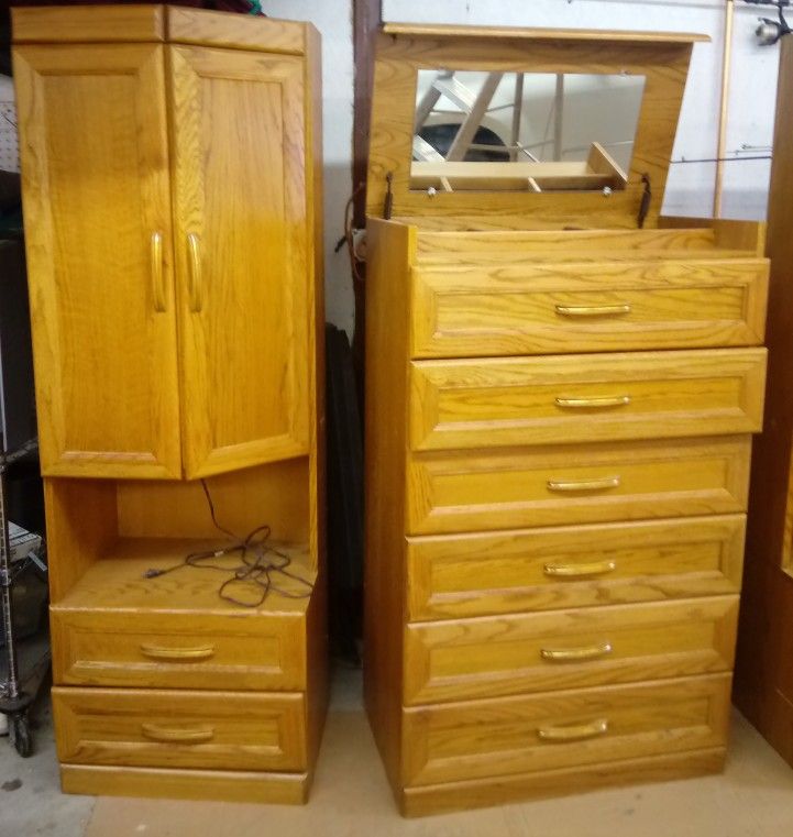 3 Piece Set Of Beautiful Solid Oak Boyd Furniture