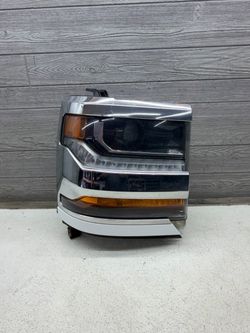 2016-2018 Chevy Silverado 1500 Passenger Headlight Assembly OEM- RH, HID