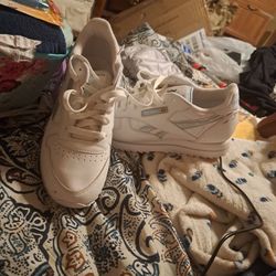 New REEBOK classics...size 8...15.00