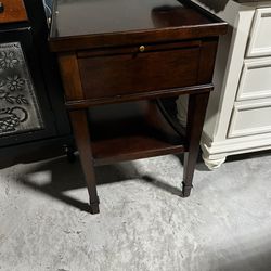 End Table With Extended Leaf 