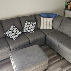 Like New!  Sectional Couch With Pull Out Bed