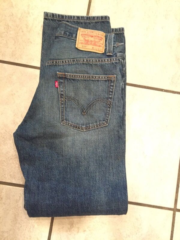 Levis size 30/32