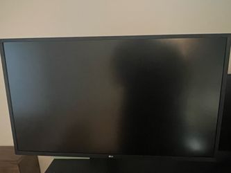 LG 32” 4K UHD Monitor + Original LG Ergo Stand – Like New