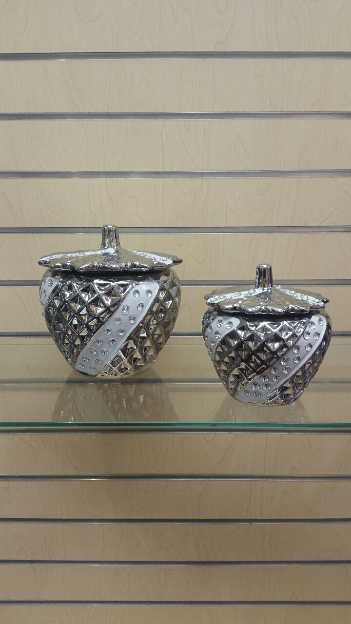 2pc Ceramic Strawberry Trinkets set ( NEW ) silver & white