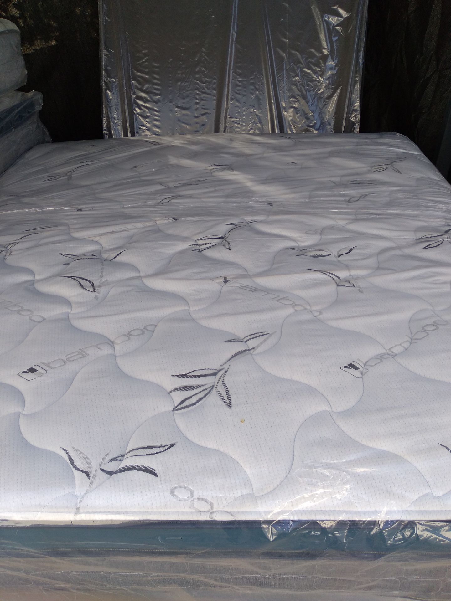 Queen Pillow Top Mattress 🛏 Brand New 🏷 $200 We Deliver 🚚