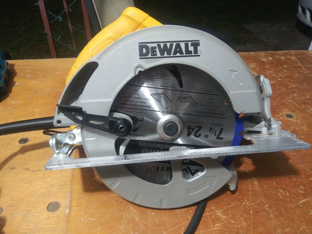 $75. Used-like-new. DEWALT 15 Amp Corded 7-1/4 in. Lightweight Circular Saw
