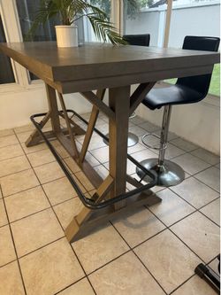 Table Brand New 78 Inch 2 chairs