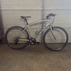 Fuji hybrid bike