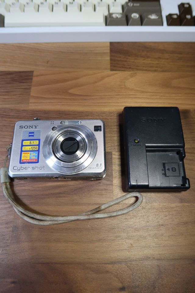 SONY Cyber-shot DSC-W100 8.1MP Digital Camera
