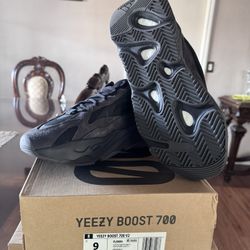 Adidas Yeezy Boost 700 Vanta Size 9 For Sale 360$