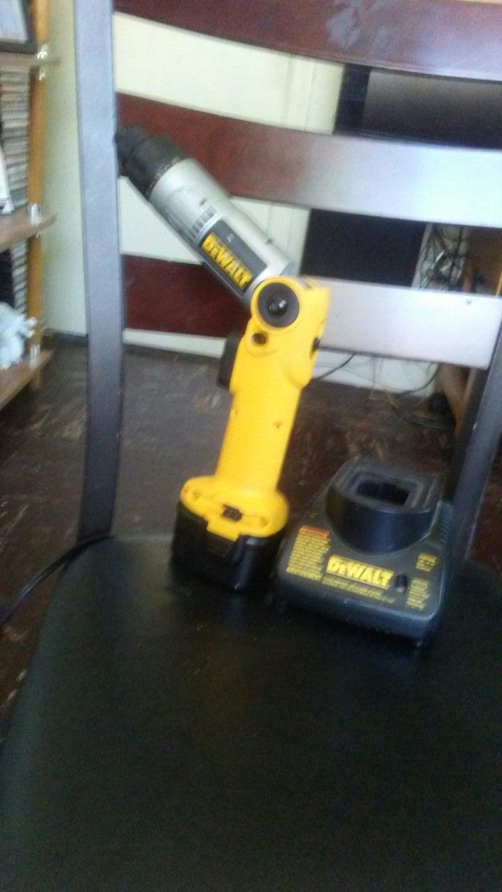 DeWalt heavy duty screwdriver with charger