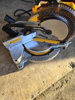 Dewalt 10 in Miter saw no disco