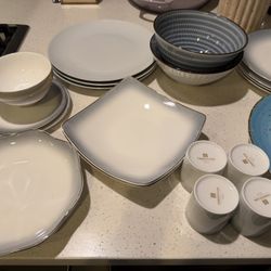 22 Pcs  Ceramic tableware