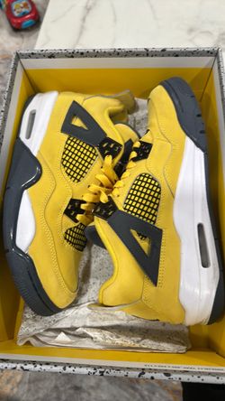 Air Jordan 4 Lightning Yellow Sneakers