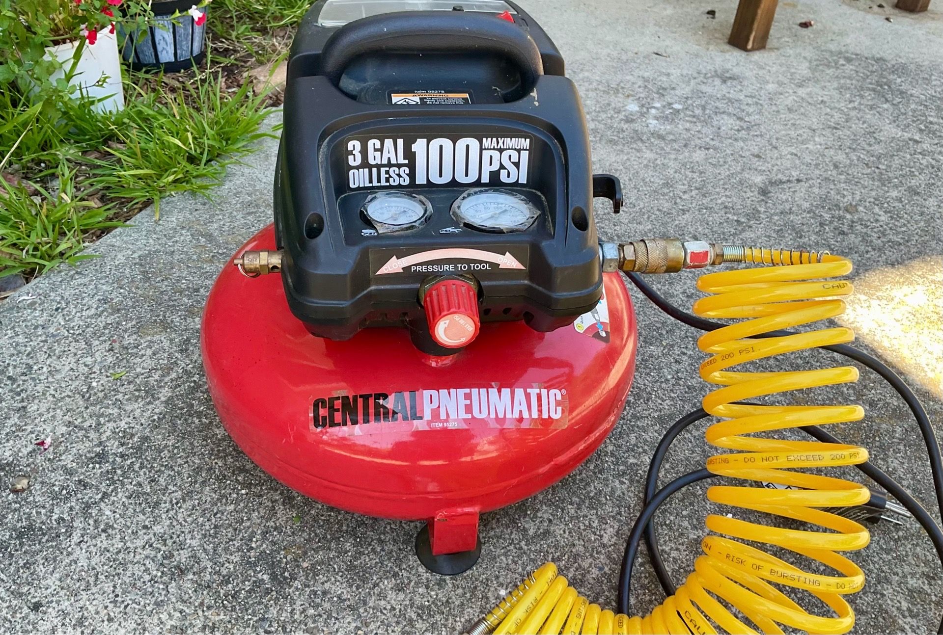 Small Central Pneumatic Air Compressor