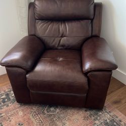Leather recliner, Electric. USB Port