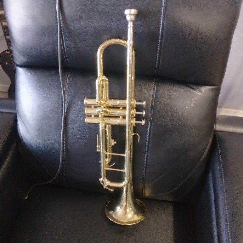 Bb Trumpet New With Mouthpiece And Case