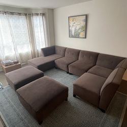 Sectional Couch With 2 Ottomans